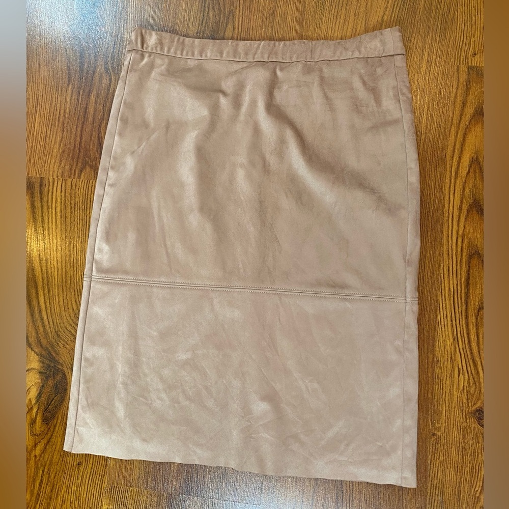 🌷 Tristan 🌷 Cream Khaki Beige Soft Suede Velvet Feel Knee Length Skirt 🌷 NWOT